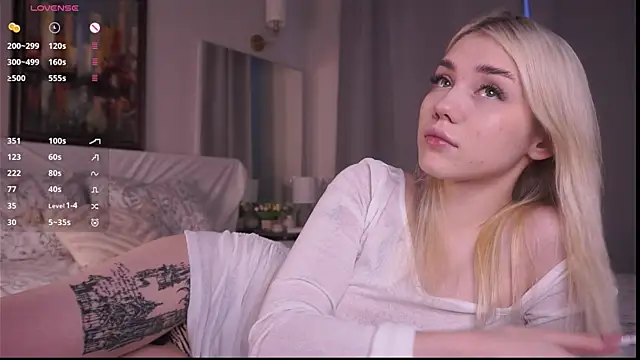 Snapshot of LilianBenskin chatting on December 20, 6:31 am LilianBenskin online show from December 20, 6:31 am