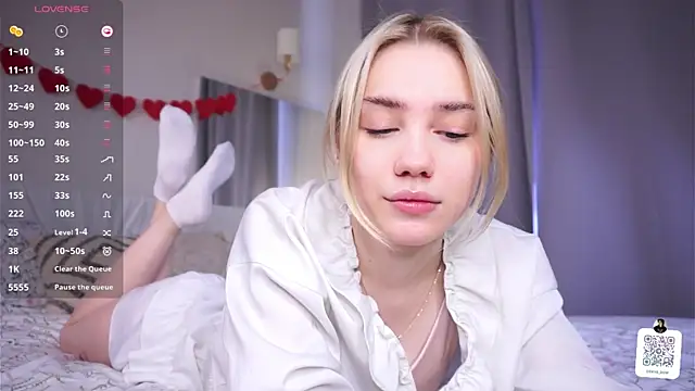 Snapshot of LilianBenskin chatting on February 26, 6:45 am LilianBenskin online show from February 26, 6:45 am