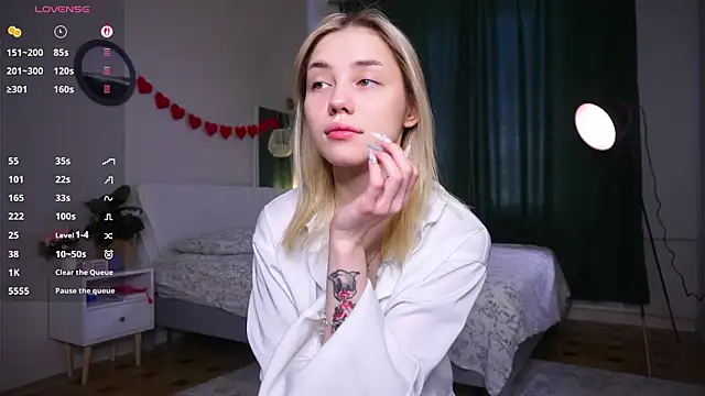 LilianBenskin online show from March 9, 6:28 am