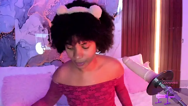 Snapshot of Lolalewis777 chatting on October 19, 8:31 pm Lolalewis777 online show from October 19, 8:31 pm