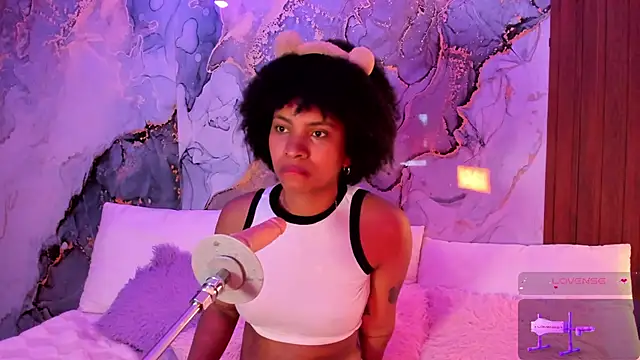 Snapshot of Lolalewis777 chatting on October 26, 8:37 pm Lolalewis777 online show from October 26, 8:37 pm