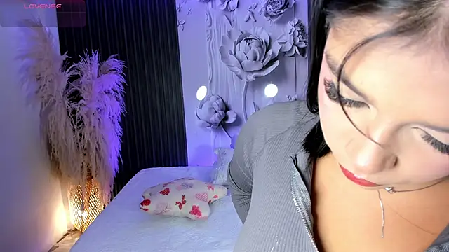 Snapshot of ShaniaDaniels chatting on April 28, 10:37 pm ShaniaDaniels online show from April 28, 10:37 pm