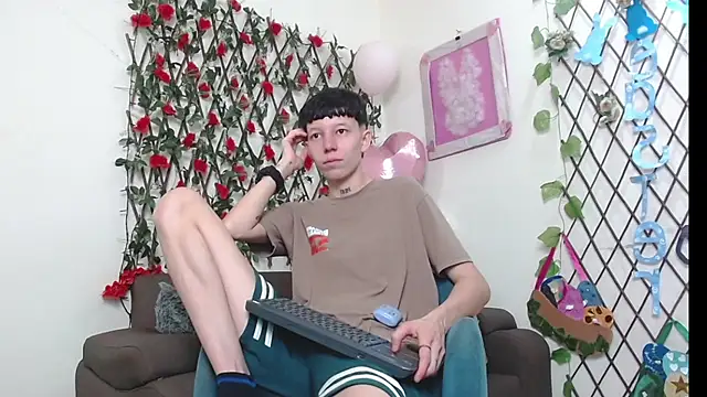 LiamBrown09 online show from April 10, 7:29 pm