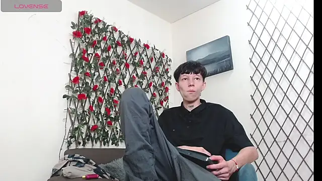 LiamBrown09 online show from May 11, 7:22 pm