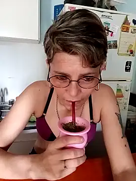 Snapshot of Lulypsicologasexual chatting on October 24, 1:40 pm Lulypsicologasexual online show from October 24, 1:40 pm