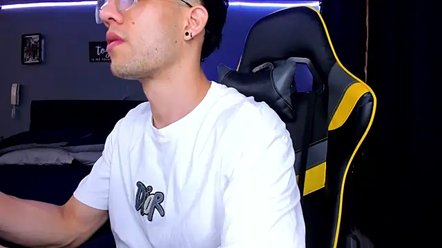 alexgiraldo   online show from September 24, 2:42 pm