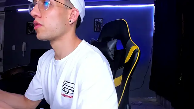 alexgiraldo   online show from September 27, 8:47 pm