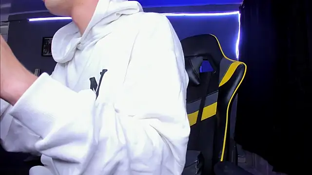 alexgiraldo   online show from November 4, 12:37 pm