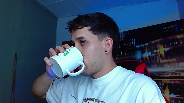 alexgiraldo   online show from April 12, 2:05 am