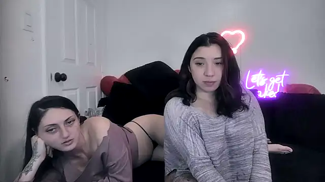 Snapshot of torithequeen chatting on February 8, 2:37 am torithequeen online show from February 8, 2:37 am