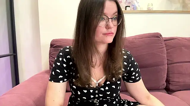 mia shine bright wow online show from September 16, 3:29 am