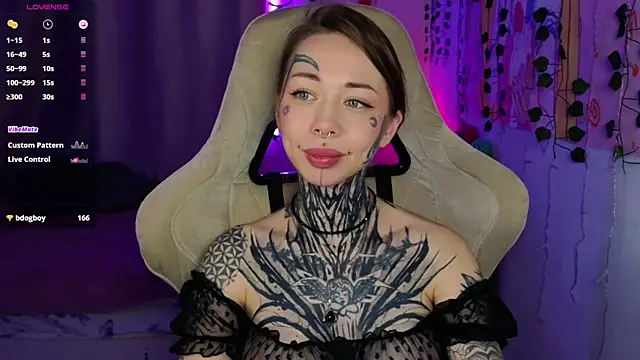 bunnykellyyy online show from April 16, 6:14 am