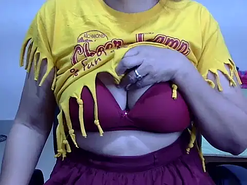 Snapshot of rekha_1508 chatting on February 14, 5:04 am rekha 1508 online show from February 14, 5:04 am