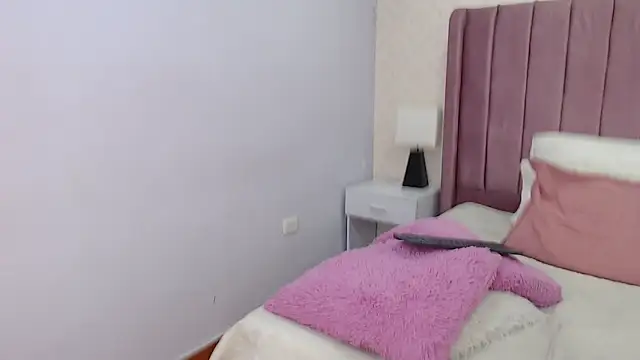 Snapshot of AriannaAdames chatting on April 21, 2:34 pm AriannaAdames online show from April 21, 2:34 pm
