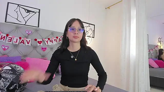 Naughty Couple83 online show from February 23, 7:55 pm