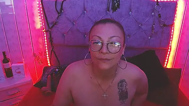 Snapshot of Susanahotsexxx chatting on November 4, 2:54 am Susanahotsexxx online show from November 4, 2:54 am