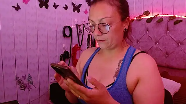 Snapshot of Susanahotsexxx chatting on November 16, 9:53 pm Susanahotsexxx online show from November 16, 9:53 pm