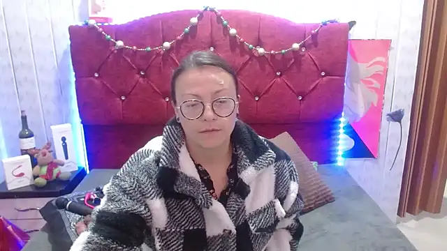 Snapshot of Susanahotsexxx chatting on December 3, 3:25 am Susanahotsexxx online show from December 3, 3:25 am