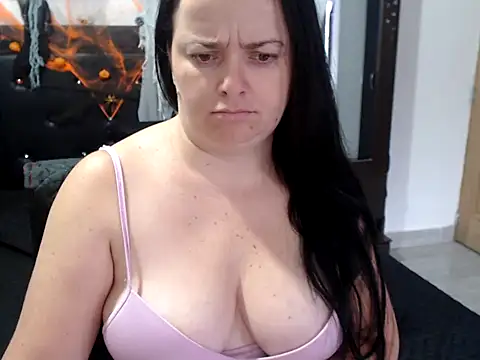 Snapshot of BrianaBarbes chatting on October 2, 12:12 pm BrianaBarbes online show from October 2, 12:12 pm