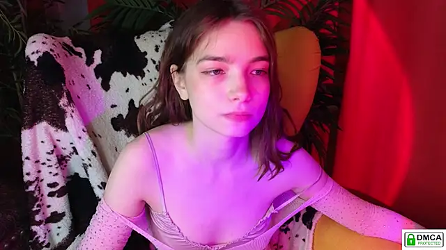 Snapshot of Evi_Brook chatting on February 19, 5:42 pm Evi Brook online show from February 19, 5:42 pm