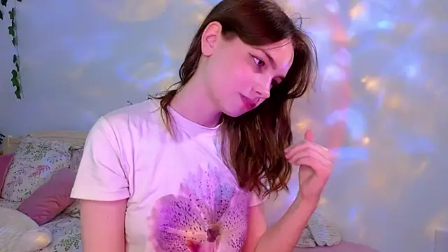 Snapshot of Evi_Brook chatting on June 11, 6:50 pm Evi Brook online show from June 11, 6:50 pm