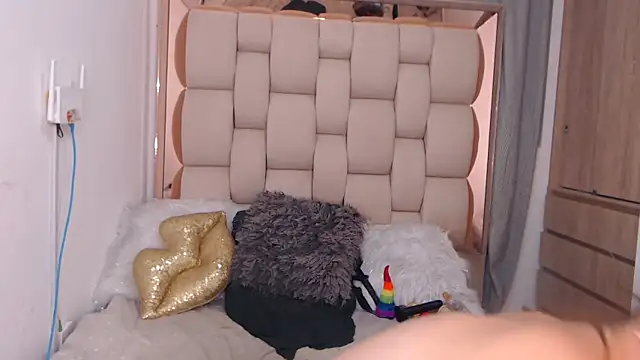 emarosse1 online show from November 30, 3:54 am