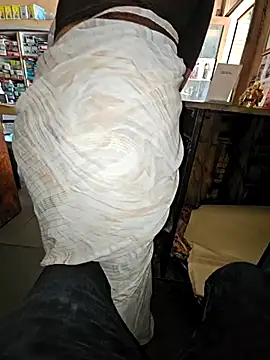 Snapshot of indianhotwife639 chatting on October 1, 6:30 am indianhotwife639 online show from October 1, 6:30 am