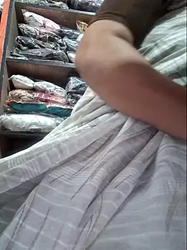 Snapshot of indianhotwife639 chatting on October 6, 7:17 am indianhotwife639 online show from October 6, 7:17 am