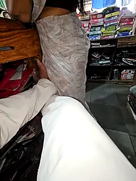 Snapshot of indianhotwife639 chatting on October 15, 4:45 am indianhotwife639 online show from October 15, 4:45 am