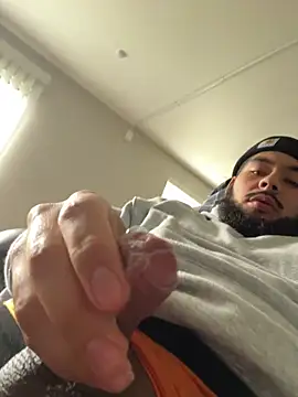 Snapshot of Bbrn69official chatting on December 19, 9:11 pm Bbrn69official online show from December 19, 9:11 pm