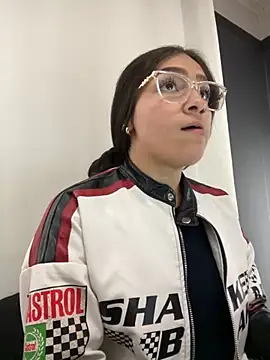 Snapshot of Alyha_Cortes chatting on October 25, 3:25 am Alyha Cortes online show from October 25, 3:25 am