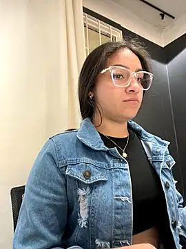 Snapshot of Alyha_Cortes chatting on November 21, 1:32 pm Alyha Cortes online show from November 21, 1:32 pm