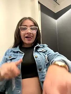 Snapshot of Alyha_Cortes chatting on November 22, 3:38 am Alyha Cortes online show from November 22, 3:38 am