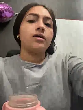 Snapshot of Alyha_Cortes chatting on February 10, 1:37 pm Alyha Cortes online show from February 10, 1:37 pm