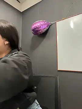 Snapshot of Alyha_Cortes chatting on February 17, 1:18 pm Alyha Cortes online show from February 17, 1:18 pm