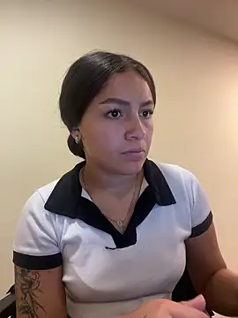 Alyha Cortes online show from March 20, 1:38 pm