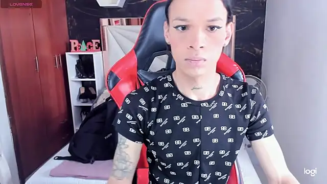 Snapshot of sara_slut21 chatting on December 2, 4:20 pm sara slut21 online show from December 2, 4:20 pm