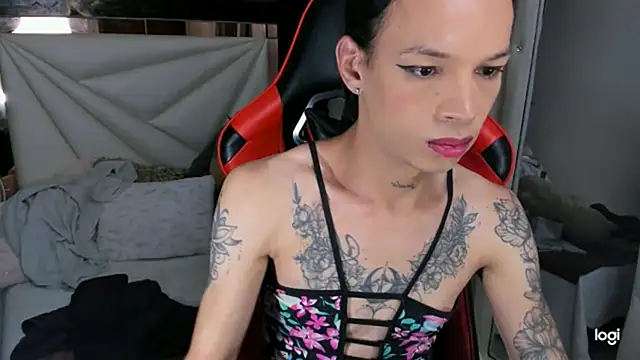 Snapshot of sara_slut21 chatting on December 11, 5:04 pm sara slut21 online show from December 11, 5:04 pm