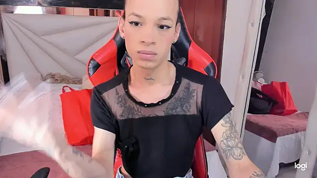 Snapshot of sara_slut21 chatting on December 13, 4:49 pm sara slut21 online show from December 13, 4:49 pm