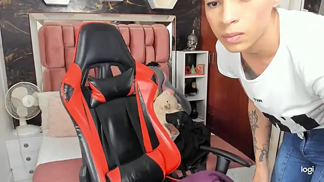 Snapshot of sara_slut21 chatting on January 9, 7:29 pm sara slut21 online show from January 9, 7:29 pm