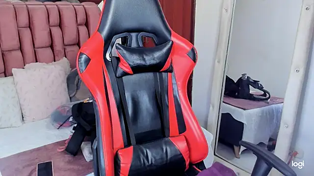 Snapshot of sara_slut21 chatting on January 22, 10:26 pm sara slut21 online show from January 22, 10:26 pm