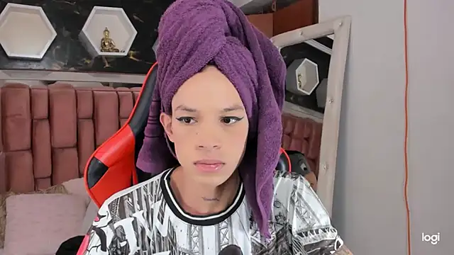 Snapshot of sara_slut21 chatting on January 25, 8:00 pm sara slut21 online show from January 25, 8:00 pm