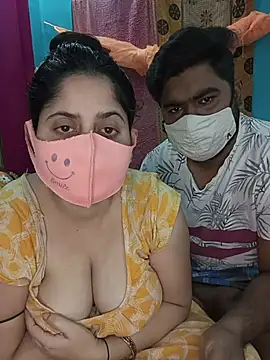 Snapshot of indiancouple659 chatting on March 2, 11:28 am indiancouple659 online show from March 2, 11:28 am