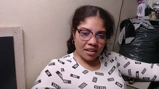 madelene online show from March 12, 4:19 am