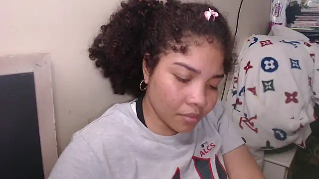 madelene online show from March 15, 4:35 am