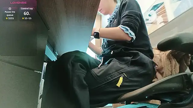 Snapshot of KKMM168 chatting on December 15, 5:55 am KKMM168 online show from December 15, 5:55 am