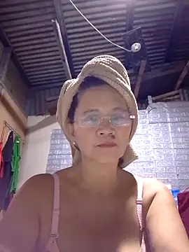 Snapshot of SexyHottMom chatting on September 9, 10:37 am SexyHottMom online show from September 9, 10:37 am