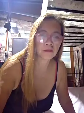 Snapshot of SexyHottMom chatting on November 13, 12:26 pm SexyHottMom online show from November 13, 12:26 pm