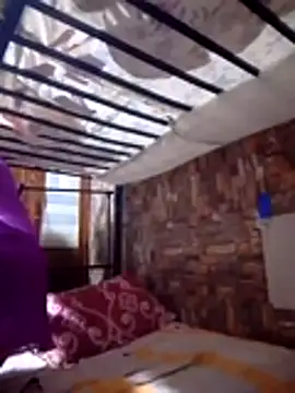 Snapshot of SexyHottMom chatting on November 19, 4:29 pm SexyHottMom online show from November 19, 4:29 pm