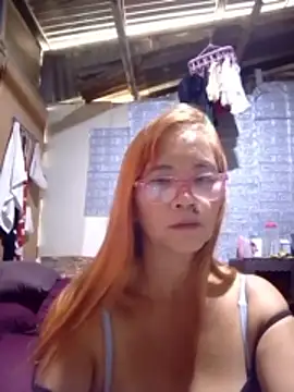 Snapshot of SexyHottMom chatting on November 27, 12:13 am SexyHottMom online show from November 27, 12:13 am